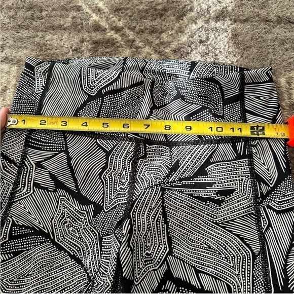 Lululemon Pace Rival Crop Full On Luxtreme Dottie Tribe White Black Leggings 4 - Picture 11 of 13